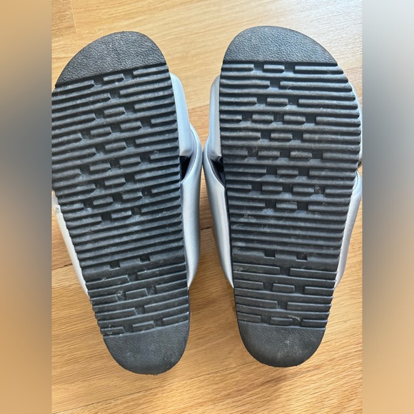 Roam Foldy Puffy‎ Silver Sandal size 9 VG condition - Picture 10 of 12